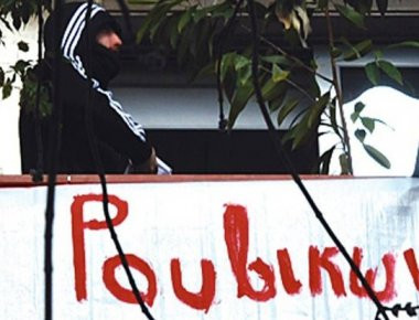 «Ρουβίκωνας»: Εισβολή στα γραφεία αλυσίδας σούπερ μάρκετ μετά από απόλυση εγκύου